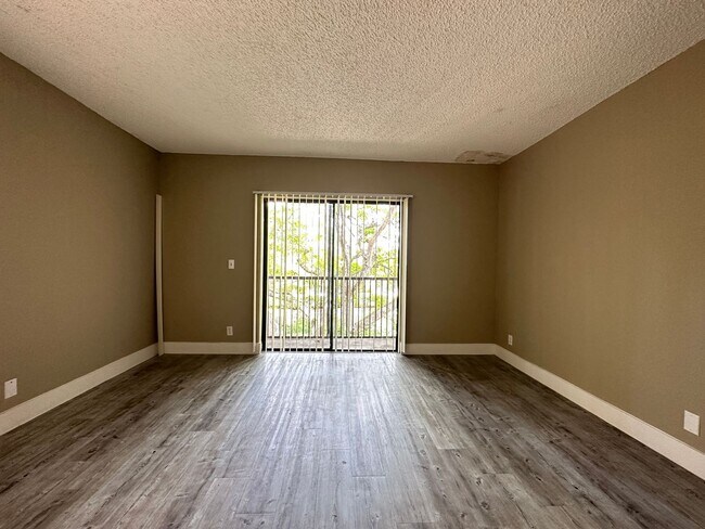 Photo - SPECIALS up to 3 MONTHS FOR FREE ON SELECT UNITS Price Reduced Unit 11585-B2 - Westmount