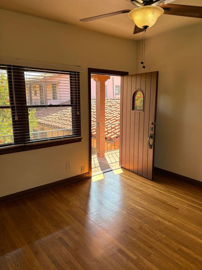 Building Photo - Rare Studio in Wonderful Area with Unique,... Unit 3756 Rental