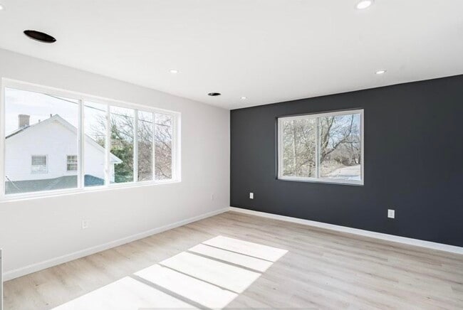 33 Newbury St Unit Floor 2