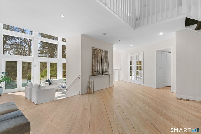 Photo - 32 Buttonball Ln