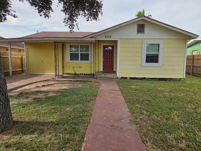 Building Photo - 909 E Loeb St Rental