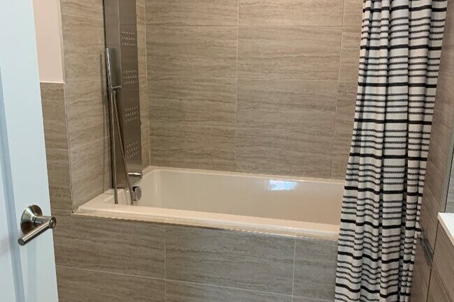 Photo - 7311 River Rd Unidad Balcony