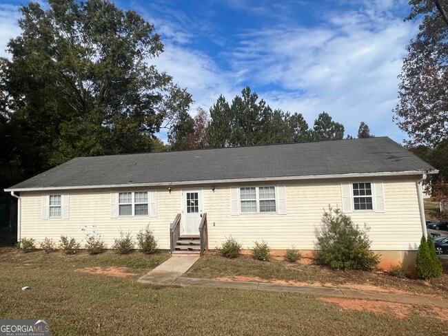 Building Photo - 1820 N Ridge Dr Unit C