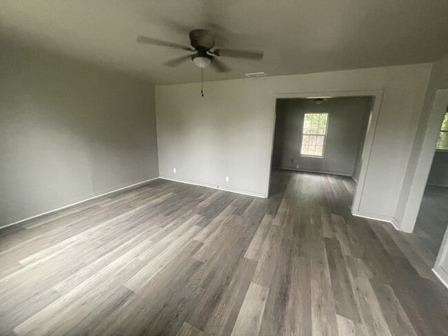 Building Photo - 3102 Hollywood Ave Rental