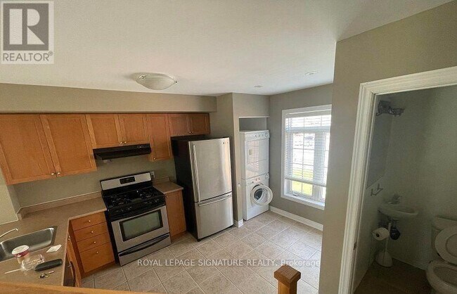 Photo - 870 Jane St