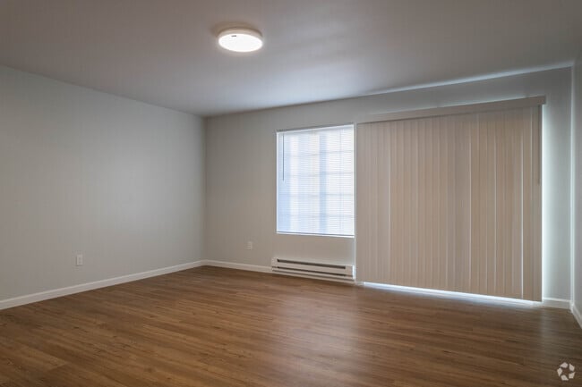 2BR, 2BA - 1,089 SF