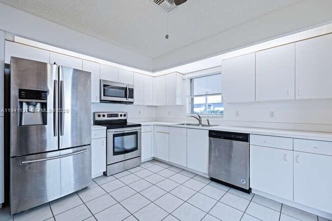 Photo - 642 SE 22nd Dr