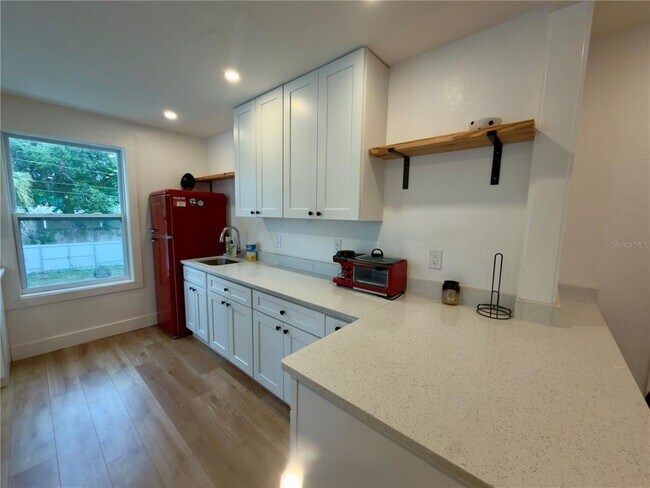 Photo - 2238 Quincy St S