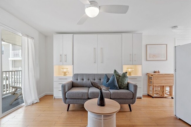 6 Ashworth Ave Unit 16