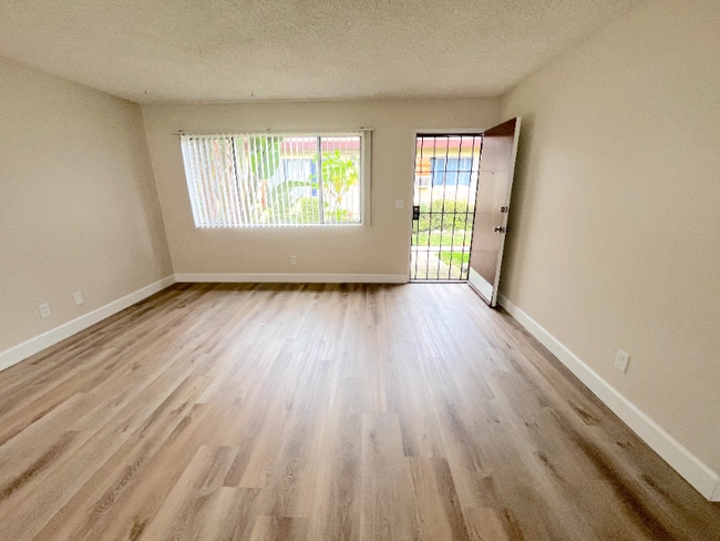 Photo - 831 S Oaks Ave Unit C