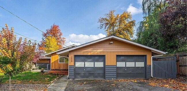 Building Photo - 3 Bed 2 Bath Home