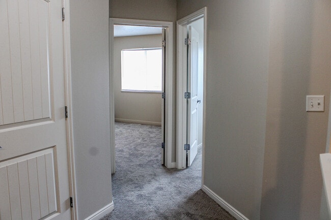 Photo - 462 W 1490 N