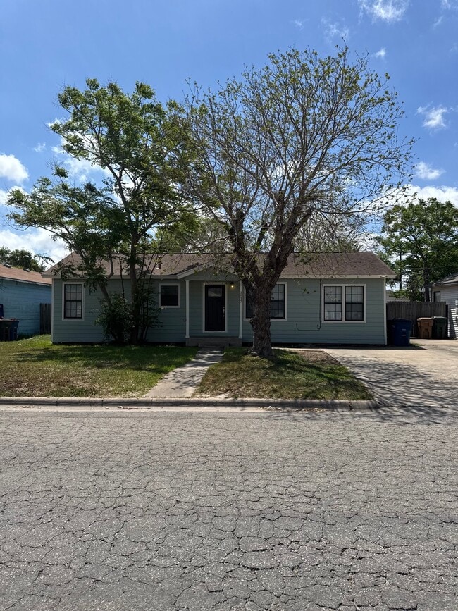 Photo - 3637 Harris Dr