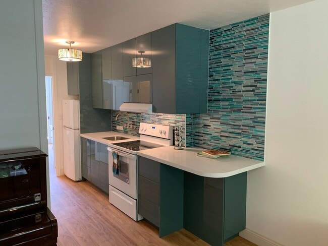 Photo - Fully Furnished. Updated. Waikiki (No parking)