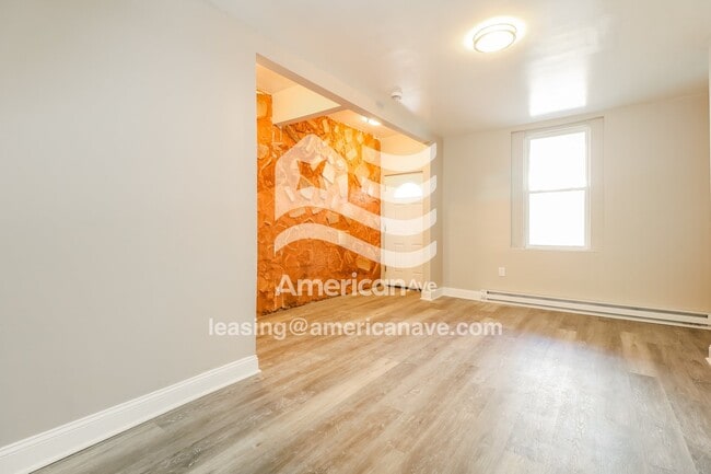 Photo - 552 N Wanamaker St