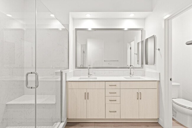 Master High End Bath - 170 Uptown Cir