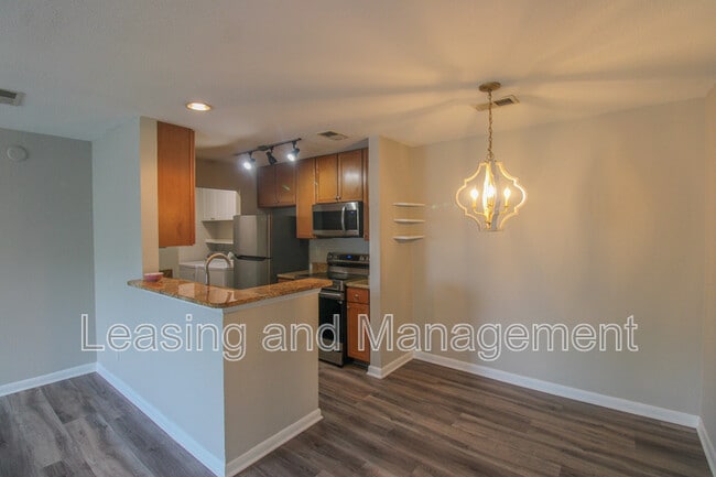 Photo - 271 Alexandra Dr Unit 12