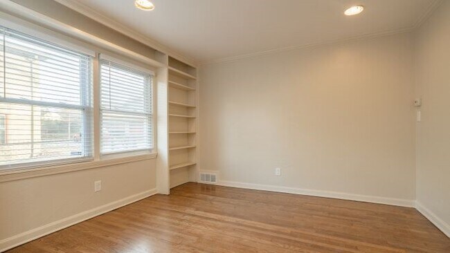 Photo - 629 E Meyer Blvd