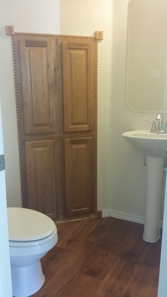Photo - 10811 Fort Point Ln NE