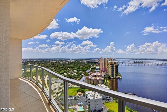 3000 Oasis Grand Blvd Unit MPH3