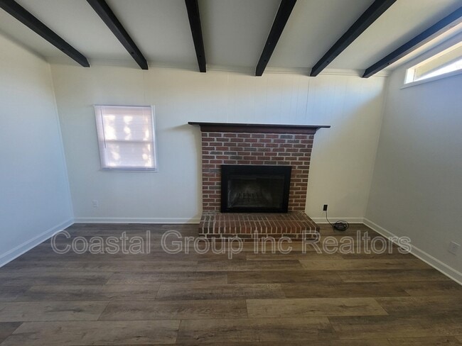 Photo - 1637 Wright Ln