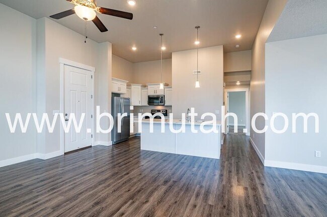 4645 Locust Ln E