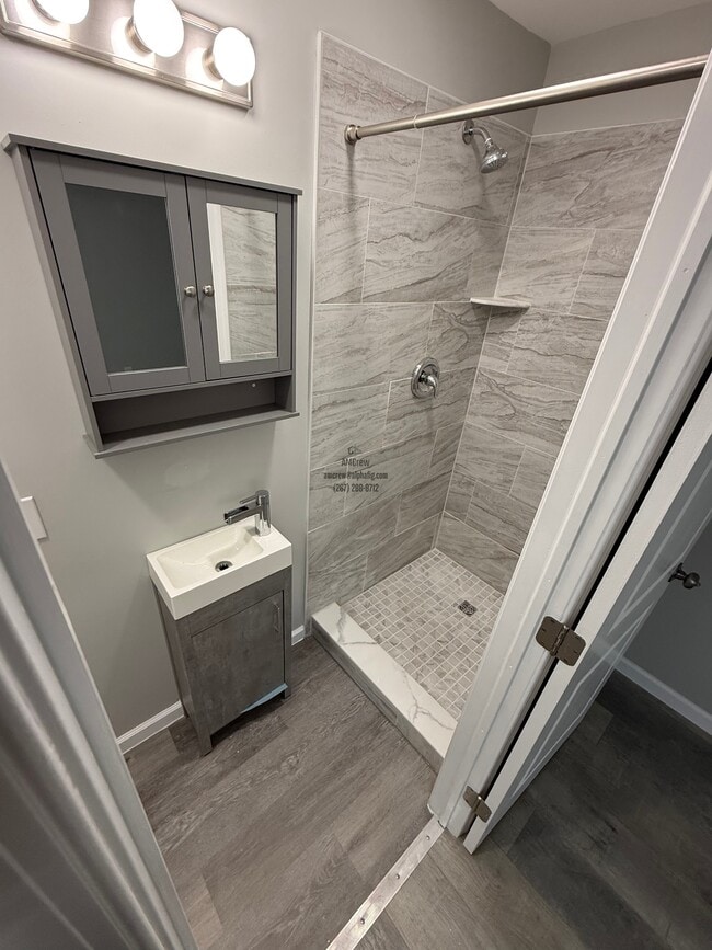 Photo - 1120 Passmore St