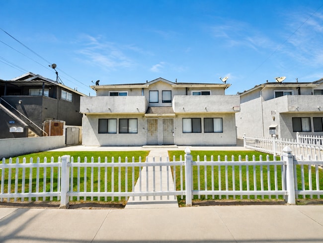 Building Photo - 20703 Roseton Ave Unit 1