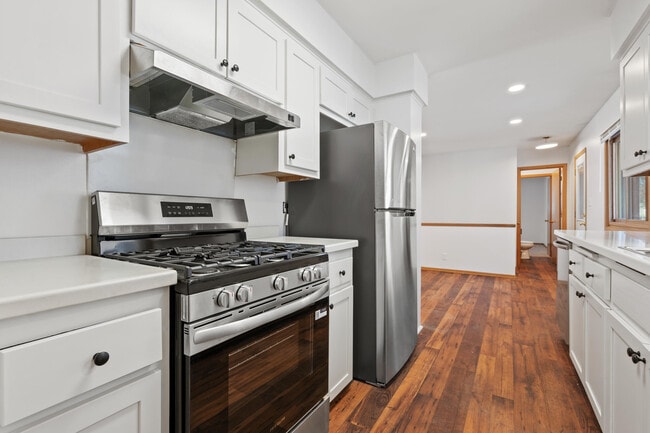 Photo - 2450 S 95th St