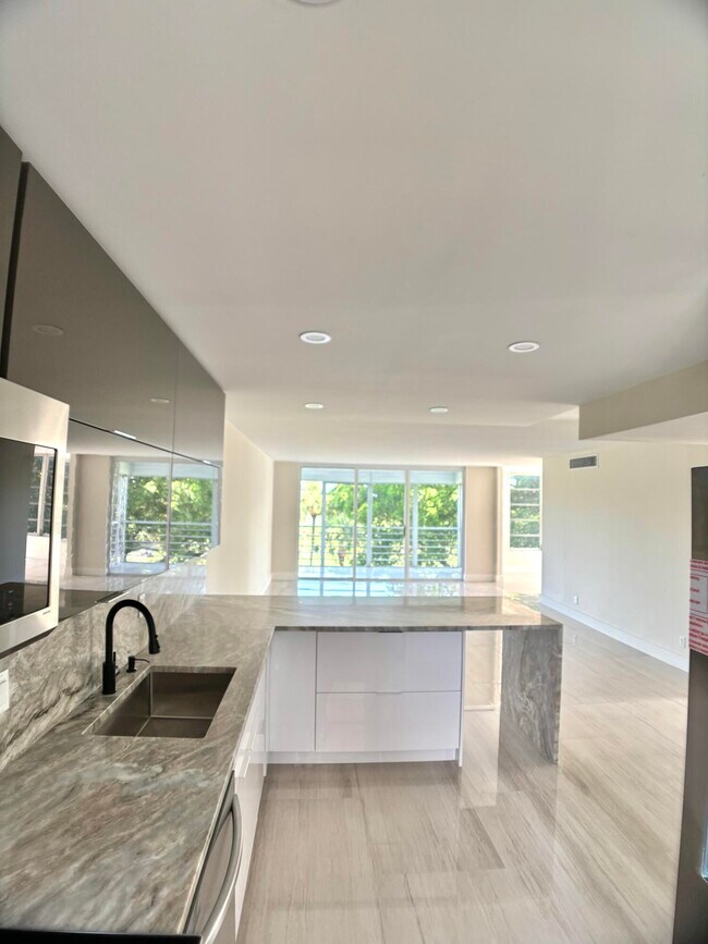 Photo - 3960 Oaks Clubhouse Dr Unit 401