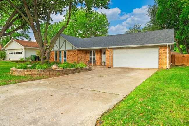 Photo - 839 Yellowstone Dr