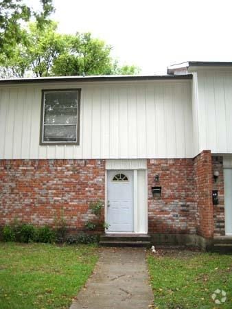 Building Photo - 608 N McKinney St Rental
