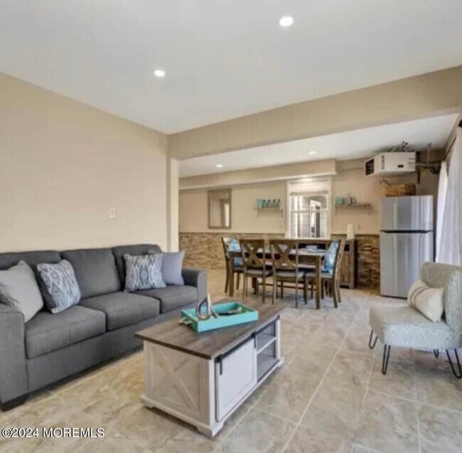 18 Harborside Dr E