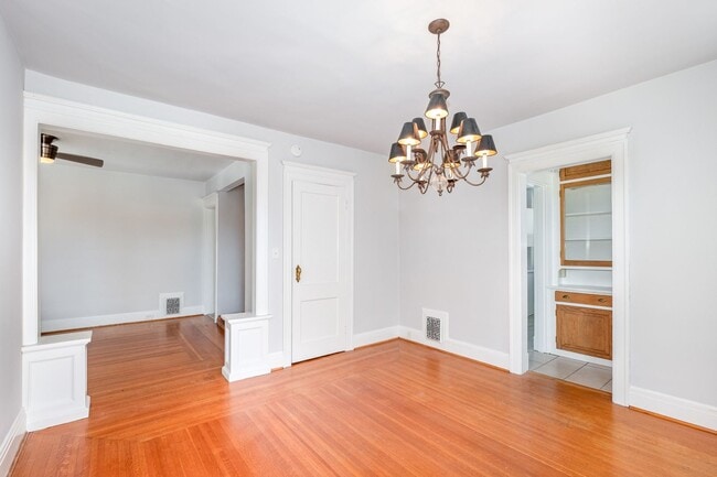 Photo - Modern Comfort Meets Prime Oakley Living –... Unit #2