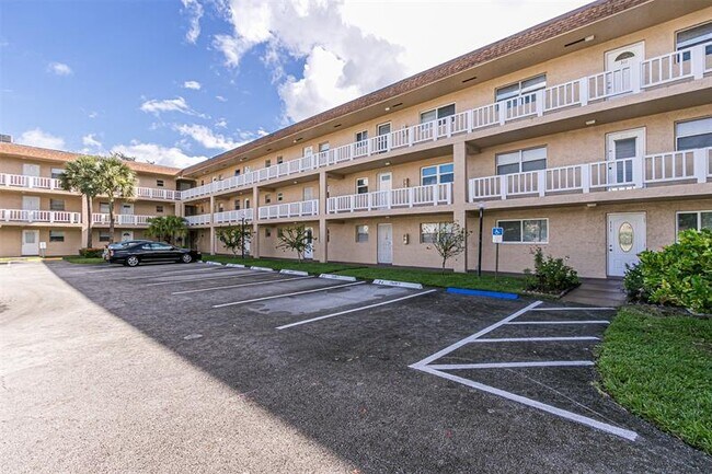 Photo - 608 SW Natura Blvd Unidad 305