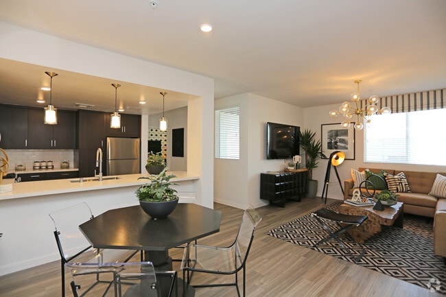 2 BR, 2 BA - 1191 SF