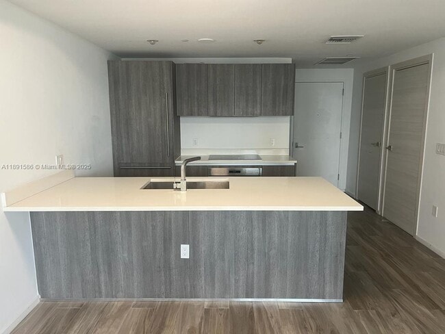 Photo - 801 S Miami Ave Unidad 4502