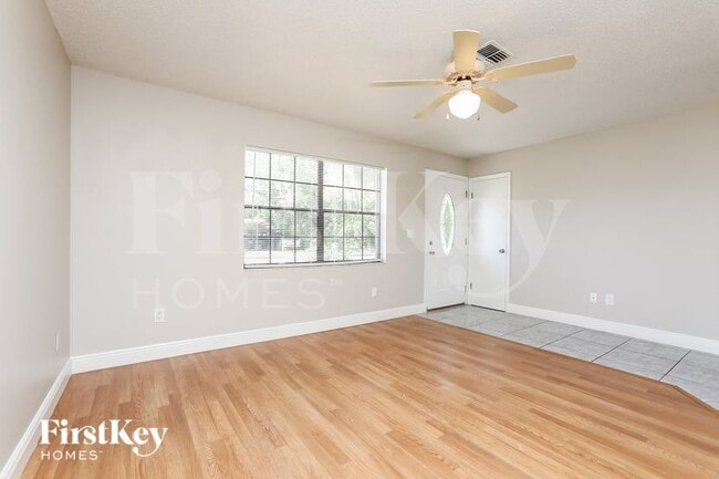 391 E Palmetto Ave