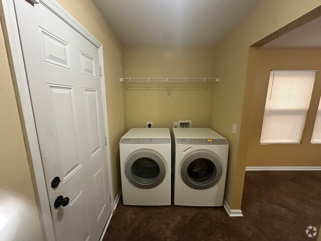 Building Photo - 136 Dormont Dr NE Rental