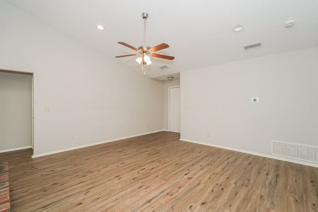 Photo - 8137 Camelot Rd