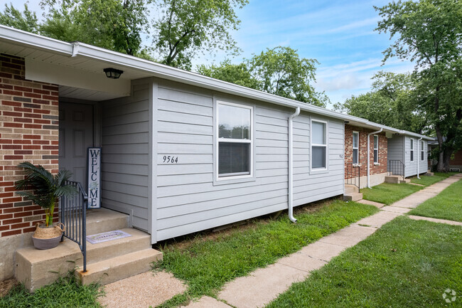 Private entry - Park North St. Louis Apartments