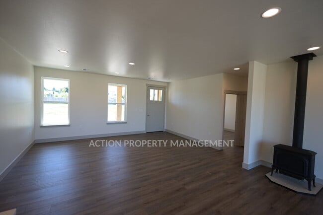 Photo - Beautiful no-step entry 3 bed 2 bath home in Sequim