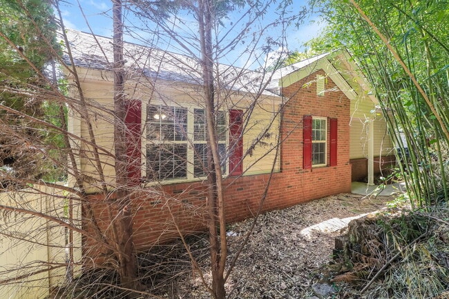 Photo - 186 Windcroft Ct NW