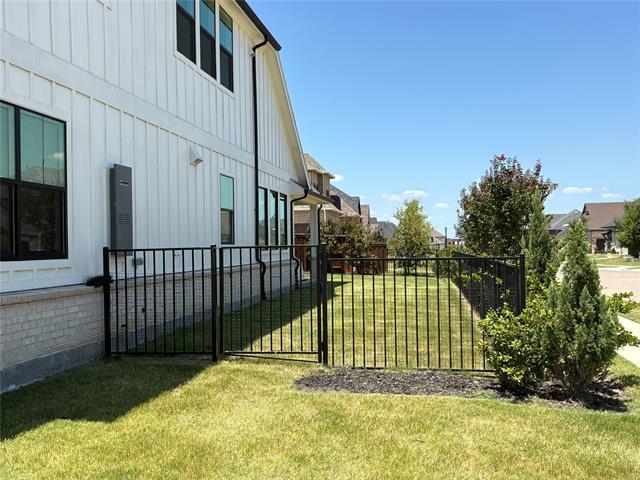 Photo - 1451 Maplewood Dr