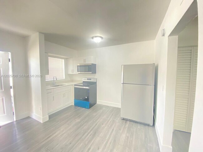 Photo - 2150 NW 24th St Unit 2