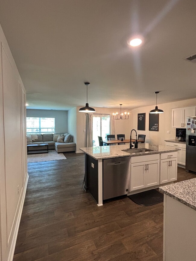 50 Horatio Ln