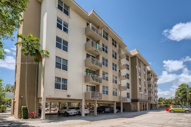Building Photo - 1050 SE 15th St Unit 307 Rental