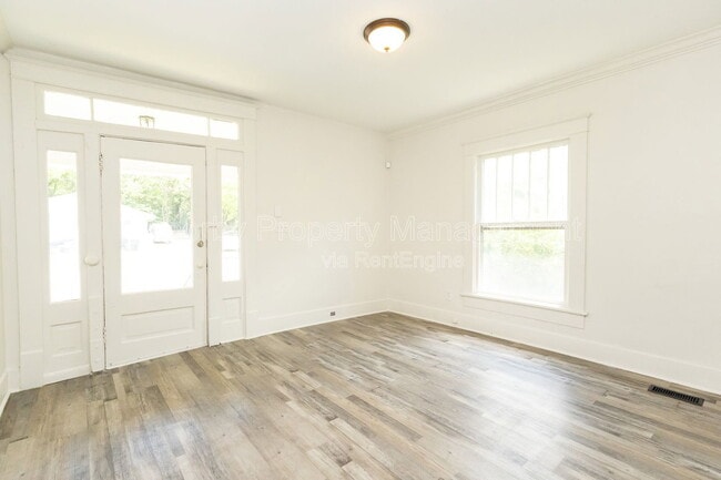 Photo - 3207 Curtis St