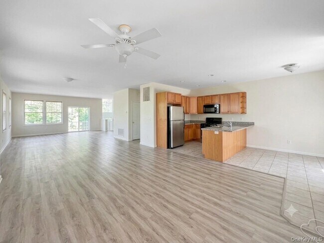 Photo - 61 N River Dr