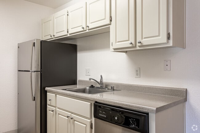 2BR, 2BA - Camelot